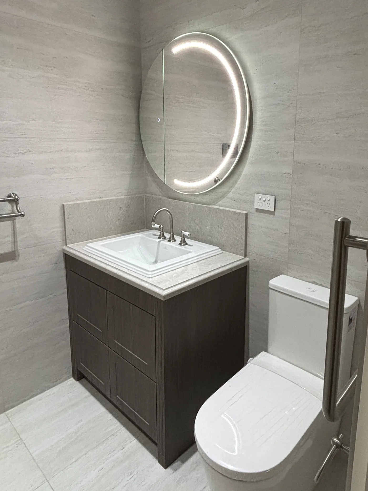 Bathroom 03, photo 1 of 2