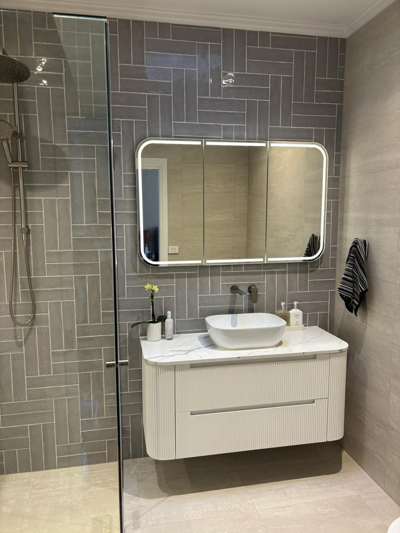Bathroom 04, photo 1 of 2