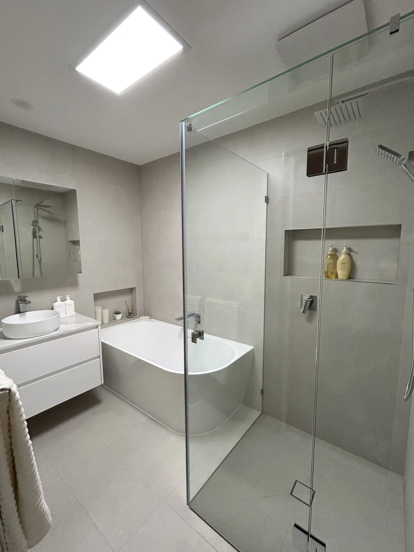 Bathroom 09, photo 1 of 1