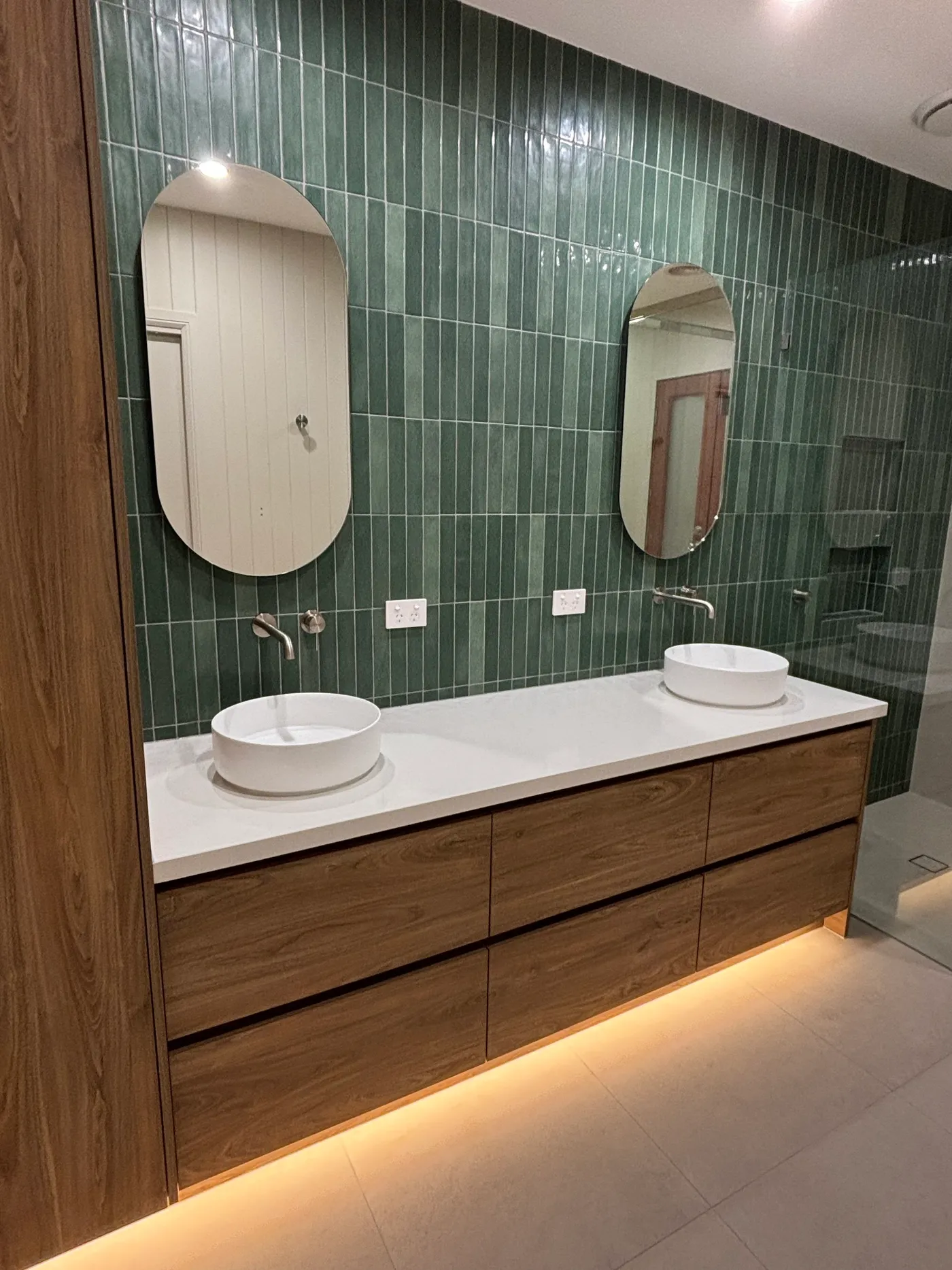 Bathroom 02, photo 1 of 2