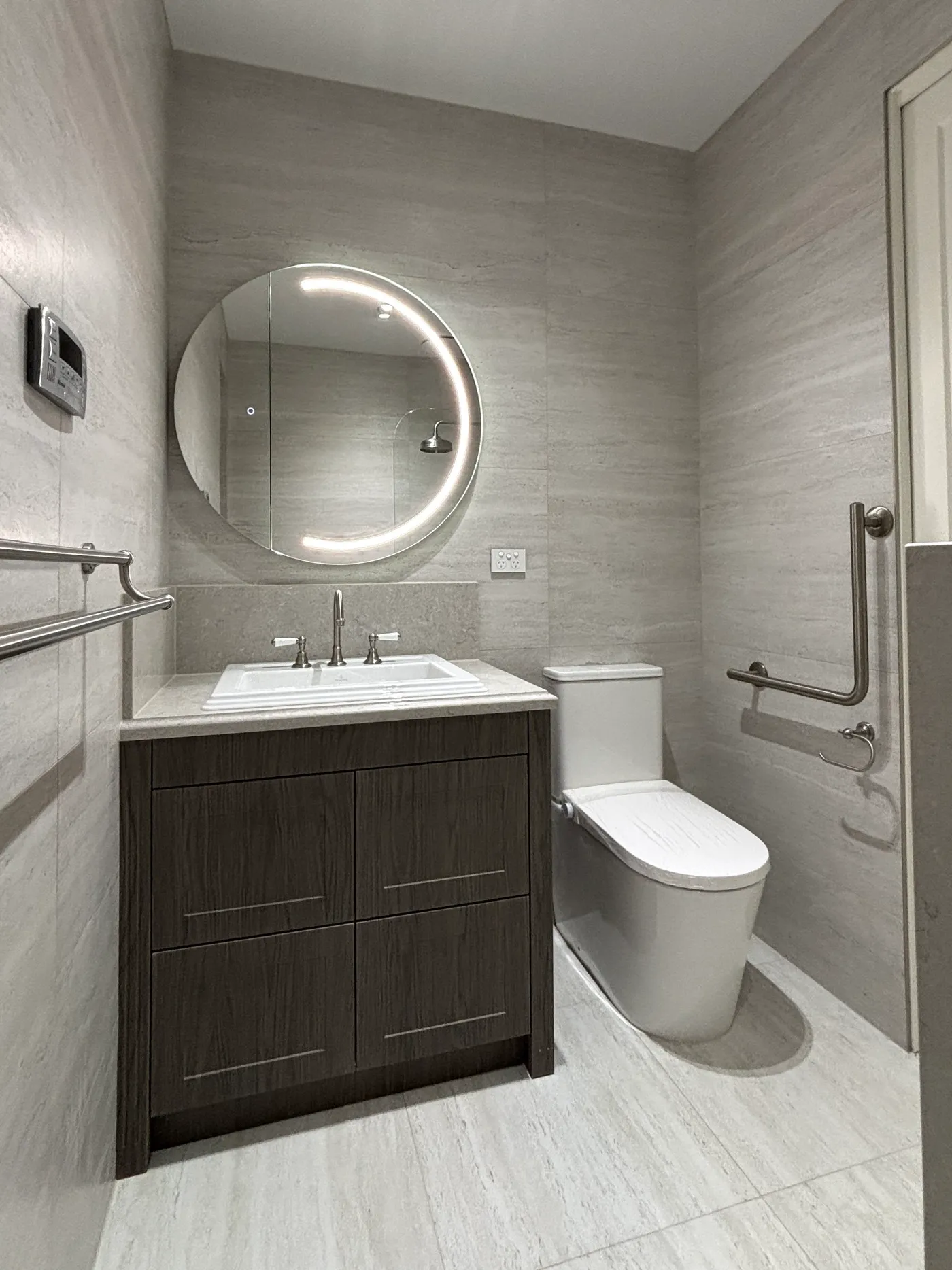 Bathroom 03, photo 2 of 2