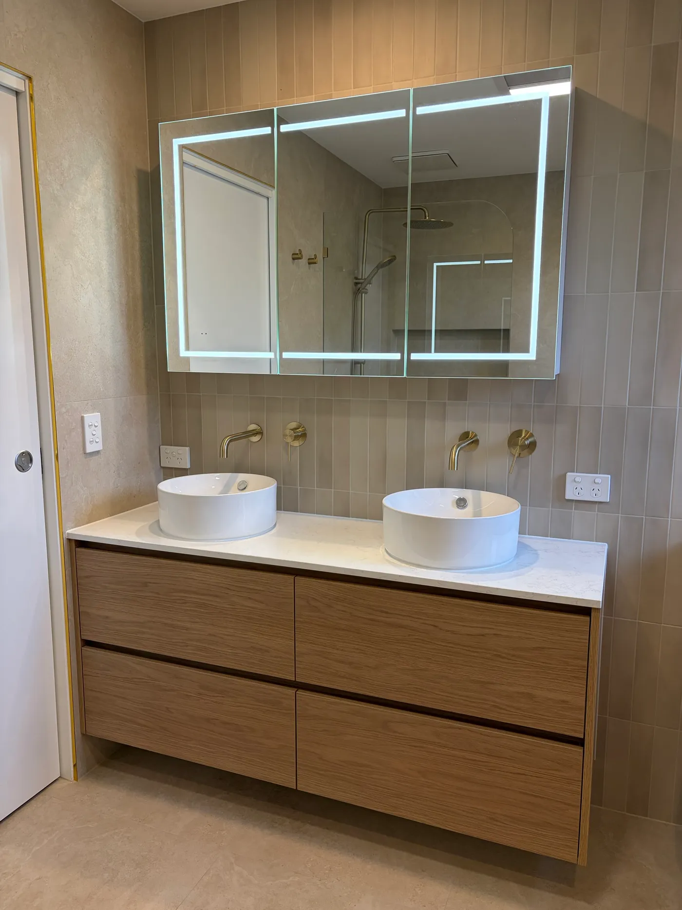 Bathroom 05, photo 2 of 2