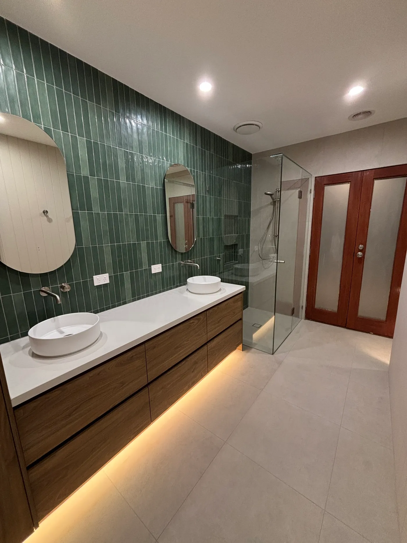 Bathroom 02, photo 2 of 2